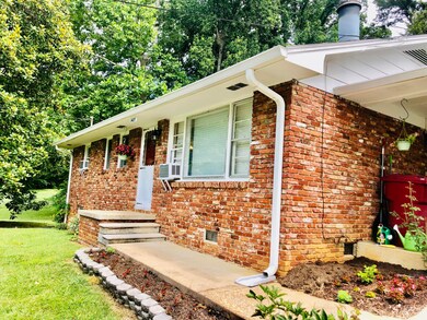 1405 Stoneybrook Dr, Johnson City, TN 37601 - photo 3