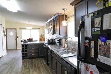 115 Sweetwater Dr, Statesville, NC 28625 - photo 5