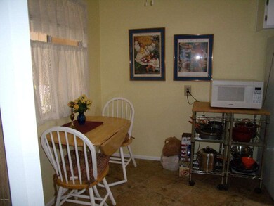 10872 W Emerald Dr unit 17J, Sun City, AZ 85351 - photo 4