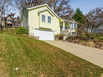 2510 Camelot Ave NW, Cedar Rapids, IA 52405 - photo 2