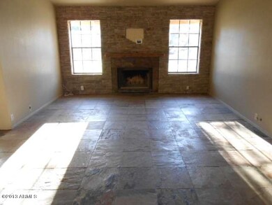 023-312713 Living Room