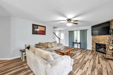 9909 Kingfisher Dr, Conroe, TX 77385 - photo 5