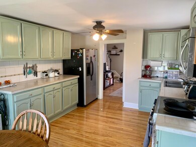 Eat-in kitchen