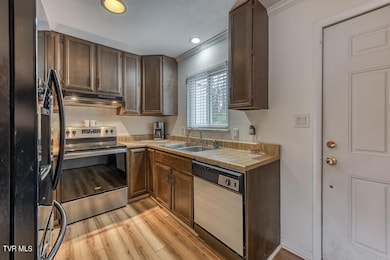 102 Point Shore Pvt Dr unit 102, Piney Flats, TN 37686 - photo 6