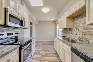 10708 W Santa fe Dr, Sun City, AZ 85351 - photo 3