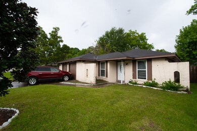 6322 Oaknut Dr, Houston, TX 77088 - photo 4
