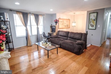 9202 Honey Creeper Ct, Burke, VA 22015 - photo 6