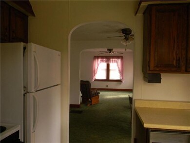 Kitchen. Meticulous home, fully applianced kitchen
