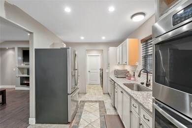 4102 Caplin St, Houston, TX 77026 - photo 7