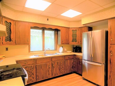 1027 Wheeler Ave, Scranton, PA 18510 - photo 3