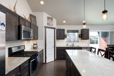 Soaring Ceiling Kitchen, Granite Counters, Soft Cl