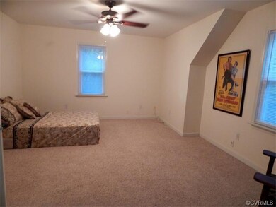 Large Upstairs Bedroom with Walk In Closet--Could 