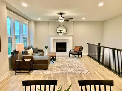 Beautiful fireplace w/ blower
