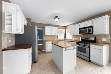 unlisted-address, Aurora, IL 60502 - photo 2