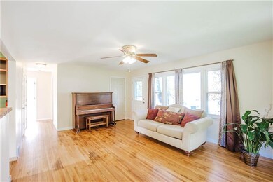 1416 E 40th Street Des Moines Iowa  Agent Bud Pain