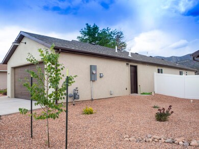 01 Frontyard_7120004