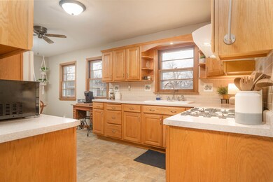 1003 W 7th St, Cedar Falls, IA 50613 - photo 7