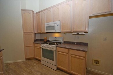 DSC_0171 kitchen