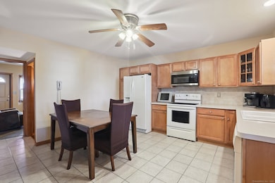 14 Summit St, Danbury, CT 06810 - photo 2