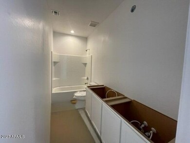 106- Bath 2-PhotoRoom