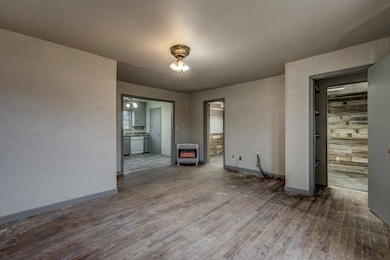 1427 E Broadway St, Cushing, OK 74023 - photo 3