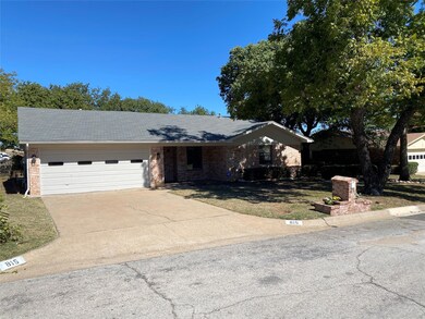 815 Hilltop Dr, Weatherford, TX 76086 - photo 3
