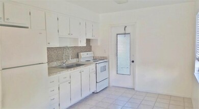 Apt 1 kitchen