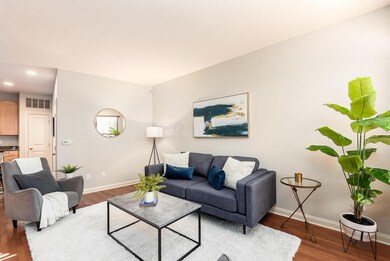 T 587 E Rich St00015