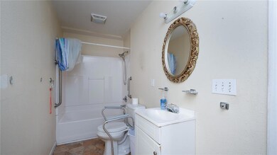 913 9th St SE, Cedar Rapids, IA 52401 - photo 7