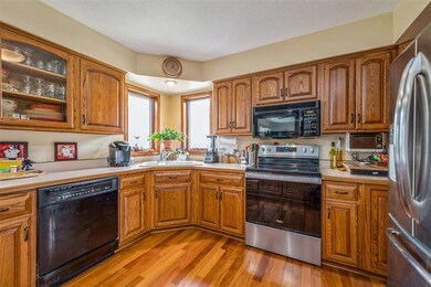 2611 Iris Ave NW, Cedar Rapids, IA 52405 - photo 5