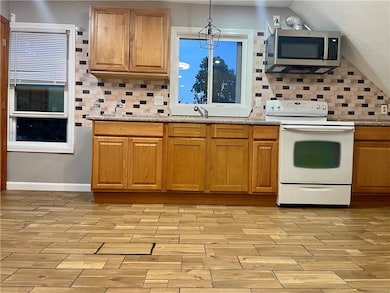 36 Highland St unit 3rd Flr, Pawtucket, RI 02860 - photo 2