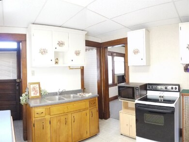 1028 W 14th St, Davenport, IA 52804 - photo 3