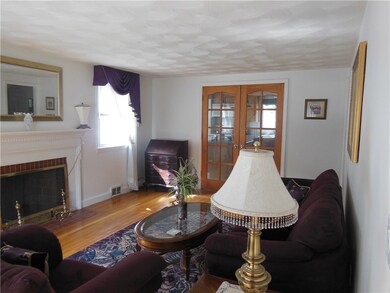 372 Garden City Dr, Cranston, RI 02920 - photo 4