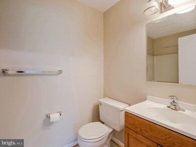 14003A Grumble Jones Ct, Centreville, VA 20121 - photo 5