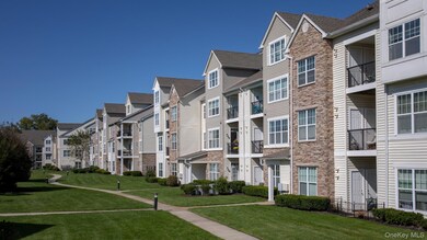 616 Charles Pond Dr unit 616, Coram, NY 11727 - photo 2