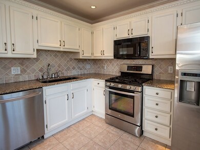 565 Quaker Ln, West Warwick, RI 02893 - photo 4