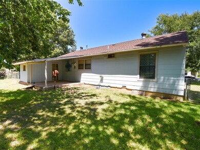 1811 Mill St, Gainesville, TX 76240 - photo 3