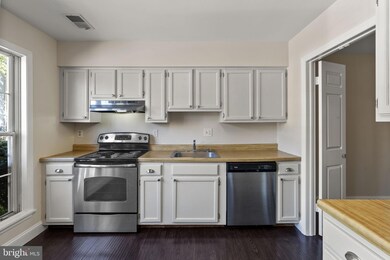 5877 Rowanberry Dr, Elkridge, MD 21075 - photo 4