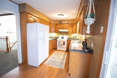 1310 N Stark St, Davenport, IA 52804 - photo 4