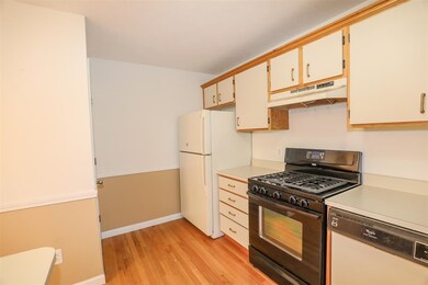 8 Foxmoor Cir unit U142, Nashua, NH 03063 - photo 5