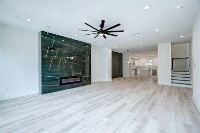 4541 Creekmont Dr, Houston, TX 77091 - photo 3