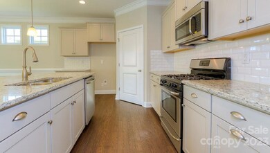 338 Fox Cove Rd, Hendersonville, NC 28792 - photo 4