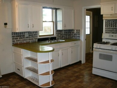 The kitchen offers a pennisula and new gas stove