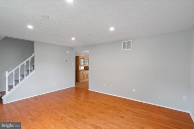 8166 Willowdale Ct, Springfield, VA 22153 - photo 6