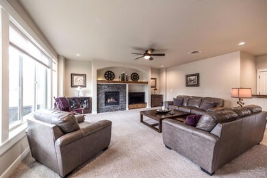 60418 Hedgewood Ln, Bend, OR 97702 - photo 5