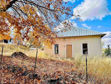 127 Truax St, Tekoa, WA 99033 - photo 2