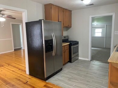 202 S Hill St, Alvin, TX 77511 - photo 3