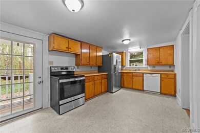 914 Lee St, West Point, VA 23181 - photo 5