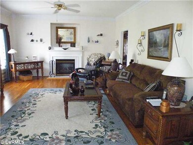 Den/Family/Great Room - has hardwood floors, gas f