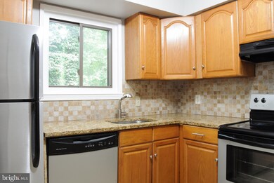 2371 Emerald Heights Ct, Reston, VA 20191 - photo 6